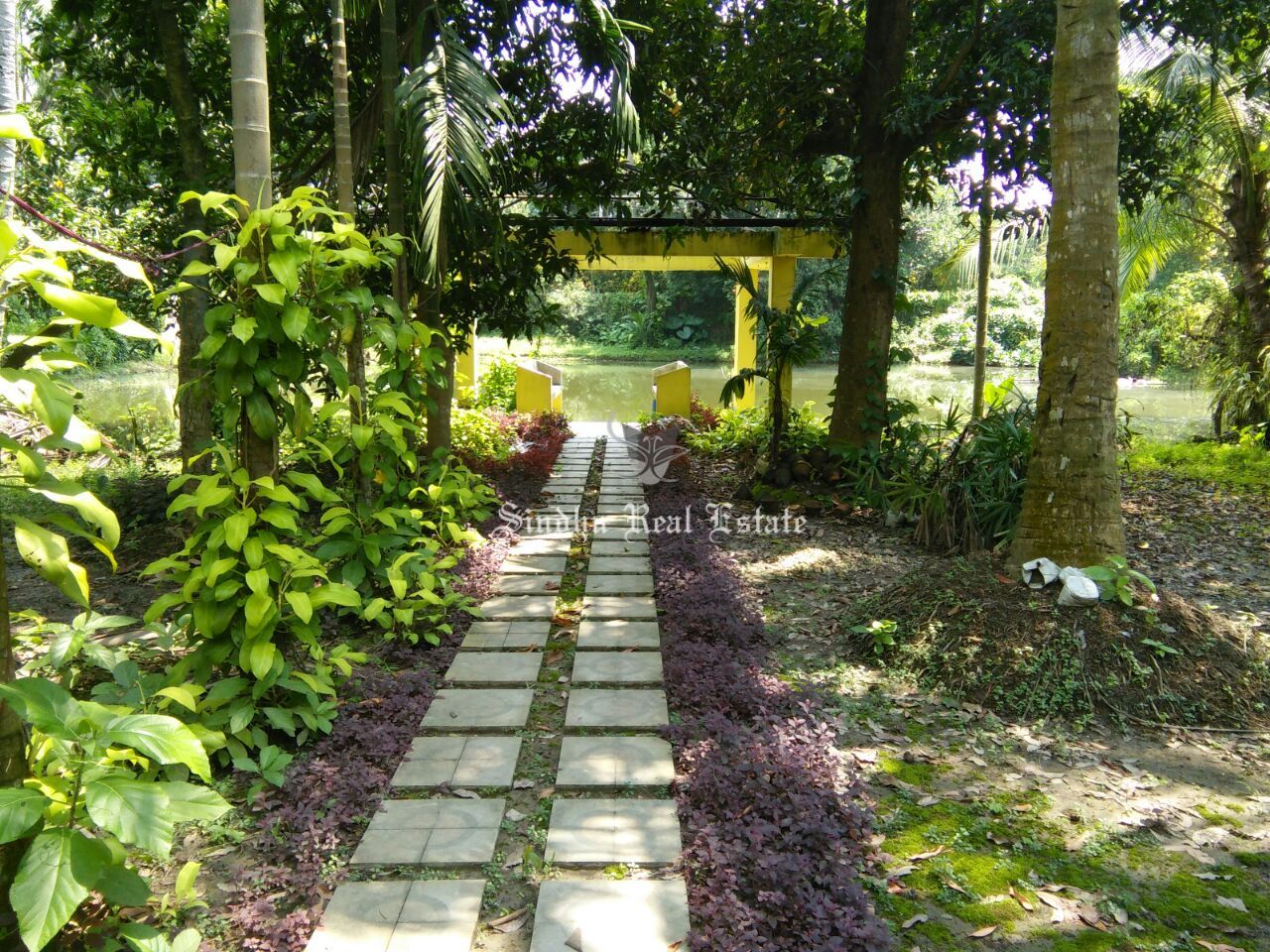 Good quality a farmhouse in Rajarhat