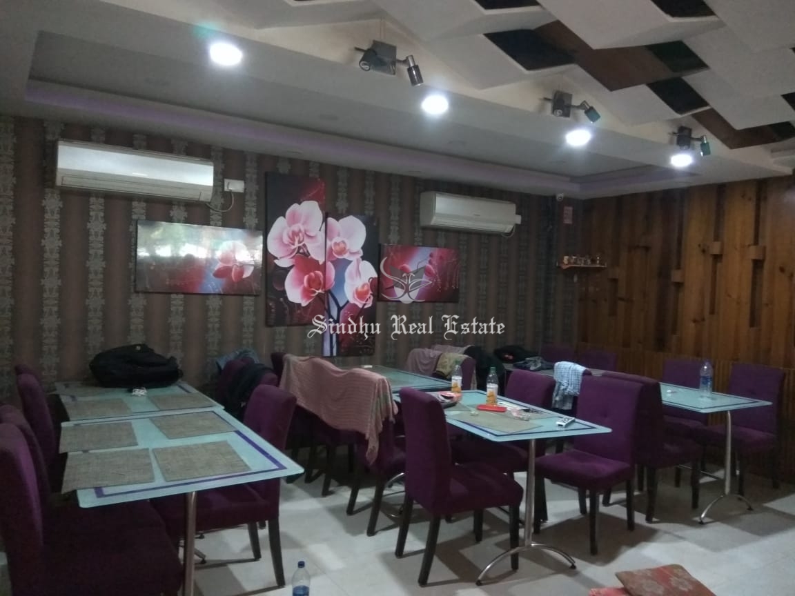 1300 sqft Restaurant in sector 5