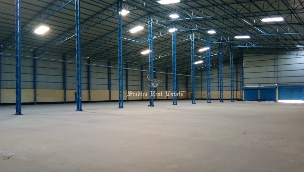 Warehouse for rent in Bombay highway