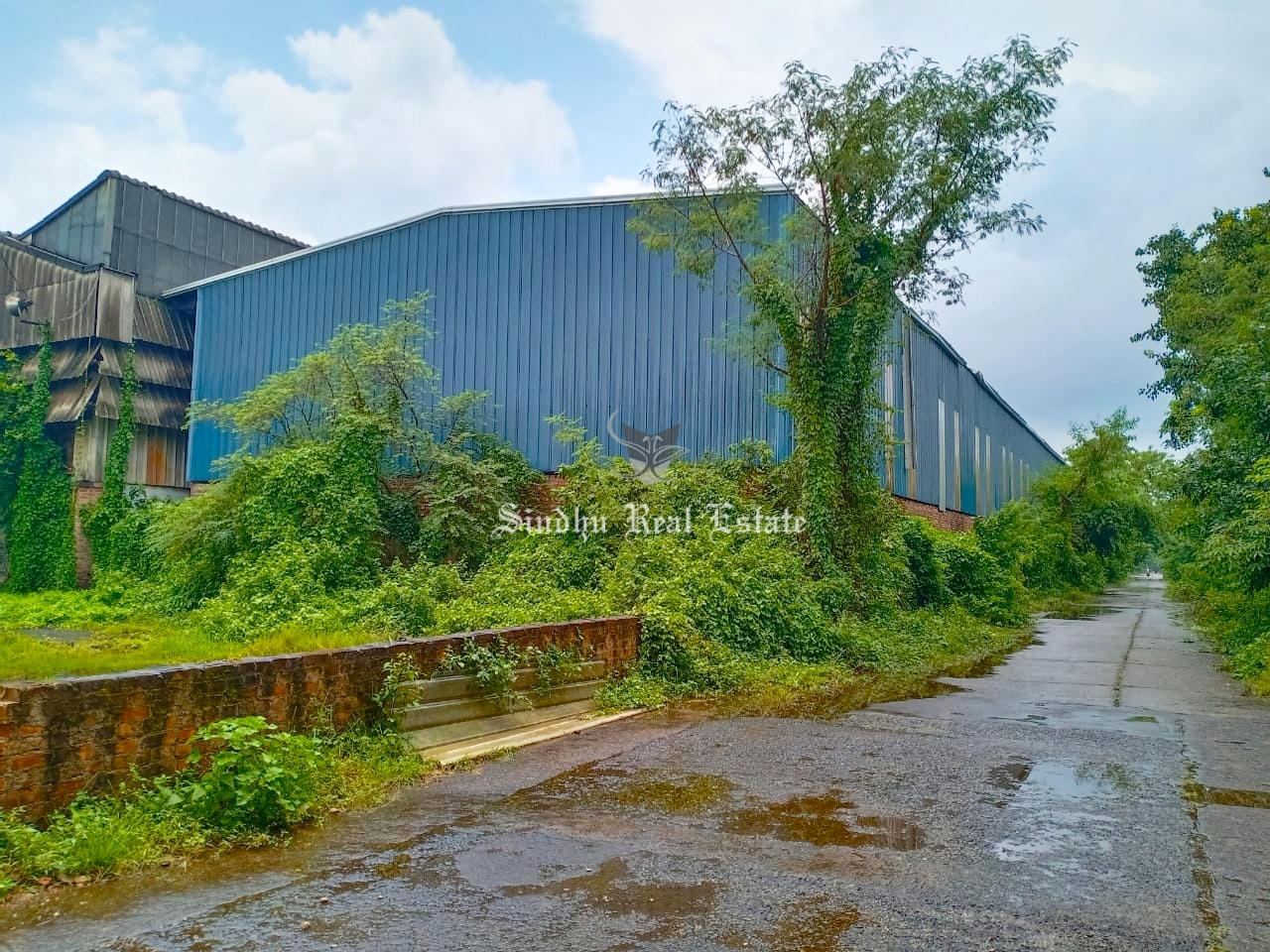 1 lac sqft warehouse available for rent on Bombay Highway