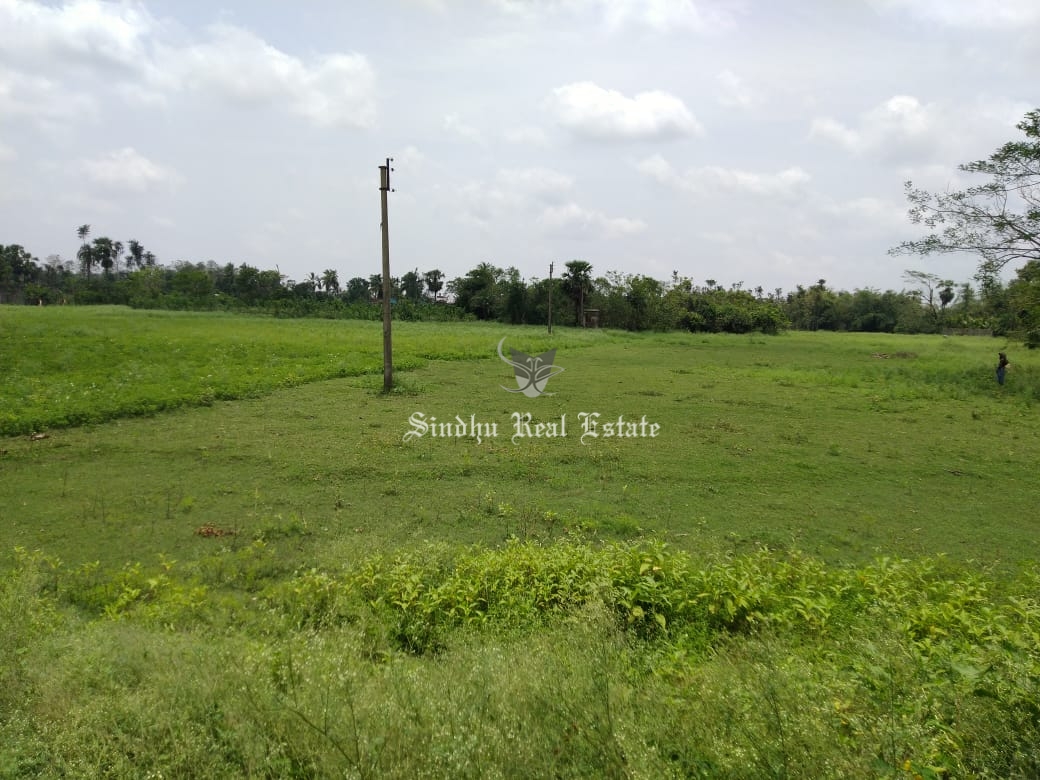 10 acre land available on Bombay Highway