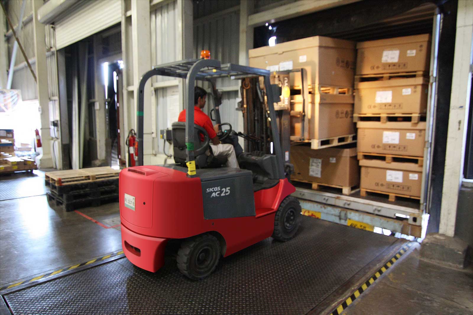 Get the Best Warehouse Service to Store Your Good Safely